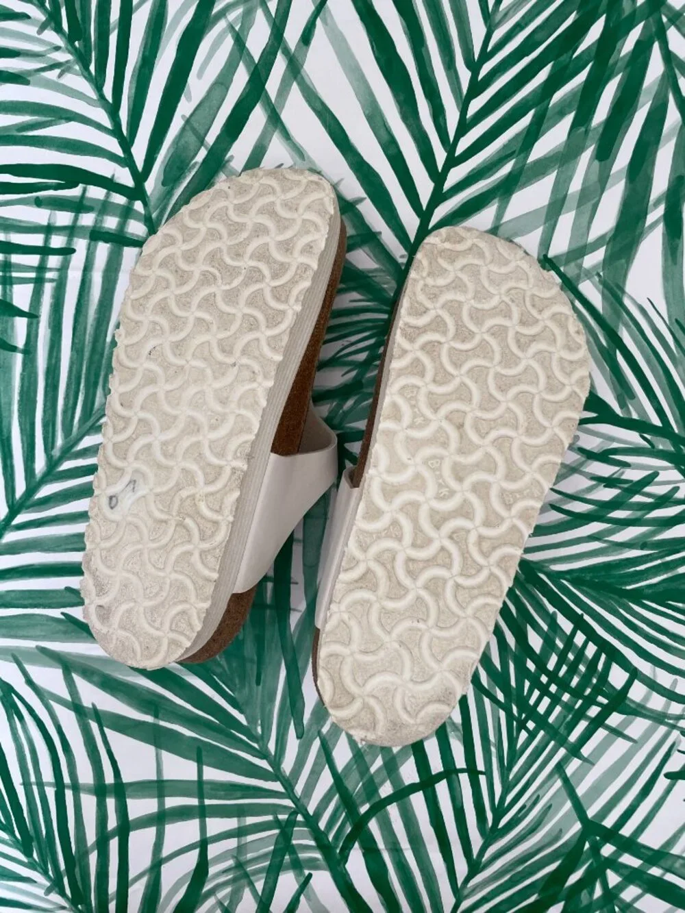 Papillio by Birkenstock Gizeh White Platform Sandals Women's Size 39 (US 8)